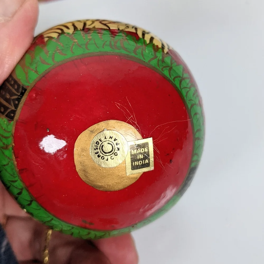 Vtg Foreside laquered hand painted ornament box